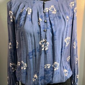 Lucky Brand Blue Floral Blouse size Medium